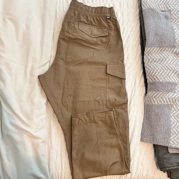 Tan Nike men’s drawstring cargo windbreaker pants - Picture 3 of 6